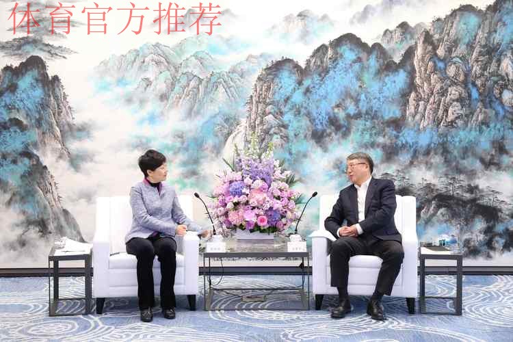 加强交流 林晓华会见"新华青年足球大使"代表团 加强交流 林晓华会见"新华青年足球大使"代表团